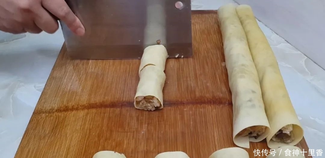 个个|糯米又出新吃法,加2把红枣,个个焦脆又软糯,出锅孩子抢着吃!