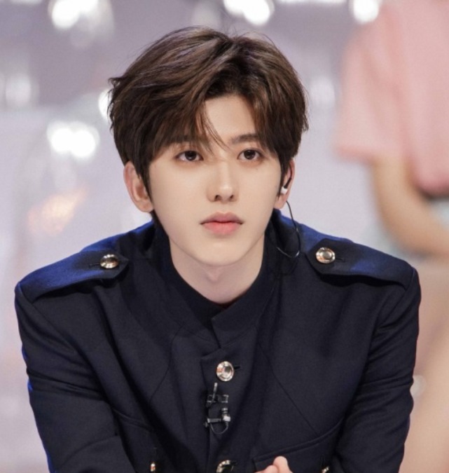  意外|蔡徐坤节目中意外脱妆，真实容颜状态曝光，这还算啥“神颜”？