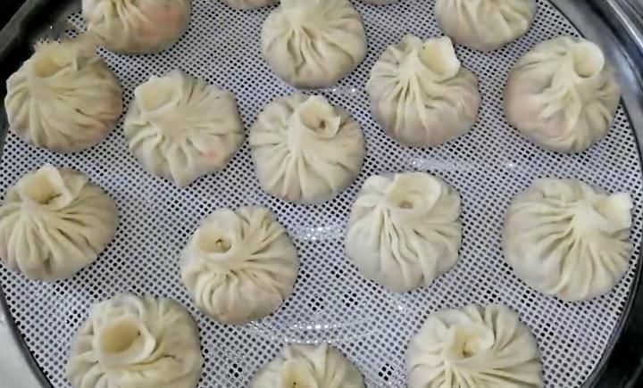 晶莹|包子最简单的做法,不揉面醒面,包子皮薄馅多,晶莹又剔透