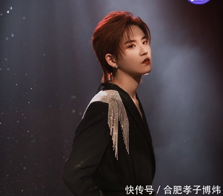 舞台|THE9表演《斯克芬斯》,金粉舞台太惊艳,舞台照更是大饱眼福