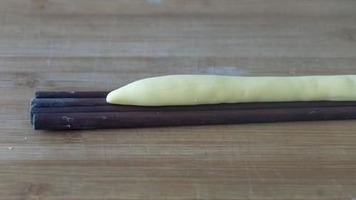  劲道|面条别再手擀了，用4根筷子做面，不用擀不用抻，劲道弹牙超过瘾