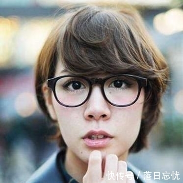 优势|脸上有这3点“优势”的女生,最适合戴眼镜,怪不得异性缘爆棚!