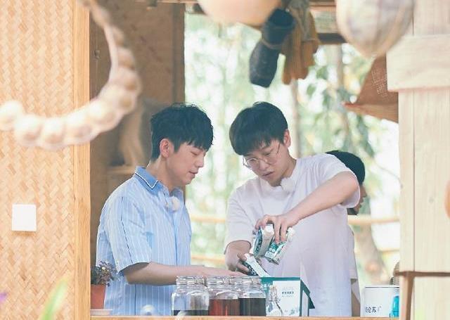 吐槽彭昱畅|黄磊吐槽没人会嫁给彭彭,谭松韵的话太扎心,张子枫灵魂拷问懵了