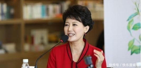 央视主持人|她实力碾压董卿,主持节目23年从未化妆,47岁仍单身却美出新高度