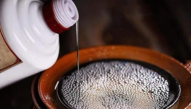 酒精|买白酒时,发现瓶身有这5个数字,再便宜也别买,都是酒精勾兑酒