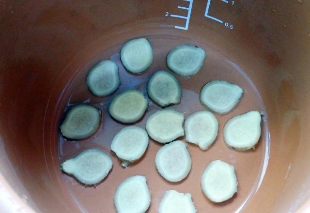  分钟|70岁外婆做排骨，不焯水不加油，30分钟上桌，咸香鲜醇抢着吃