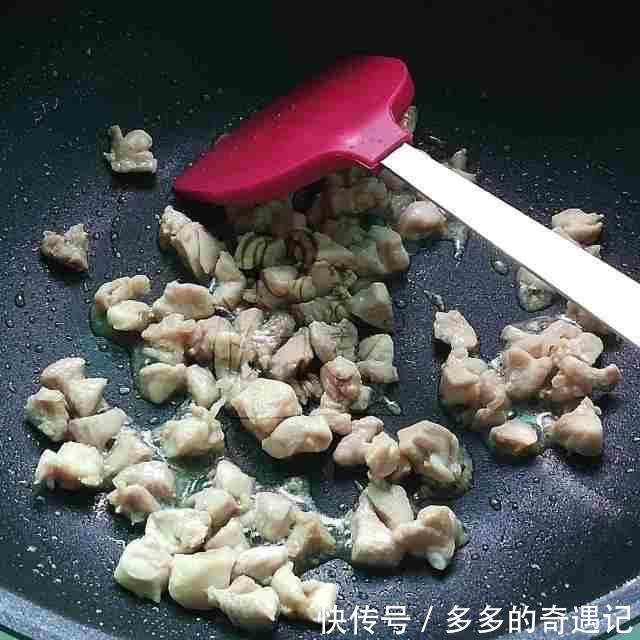  宫保风味|酸青瓜鸡肉拌杏鲍菇，轻松干掉两碗饭