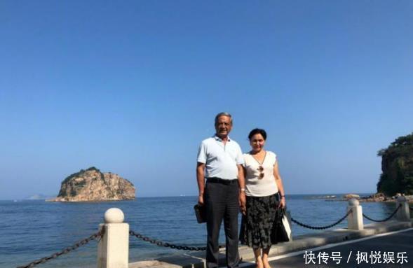 尼格|尼格买提又皮了!晒父母爬山照,还把秦昊P中间玩起“爬山梗”