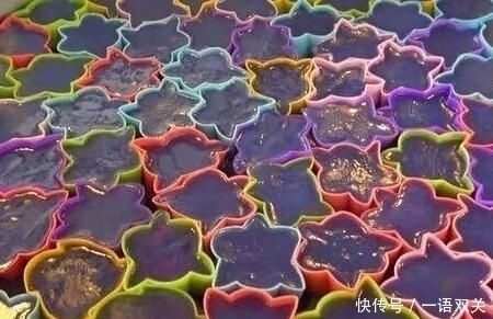 大锅|大姐摆摊卖“特别”小吃,1元2个,一天只做2大锅,来晚了吃不上