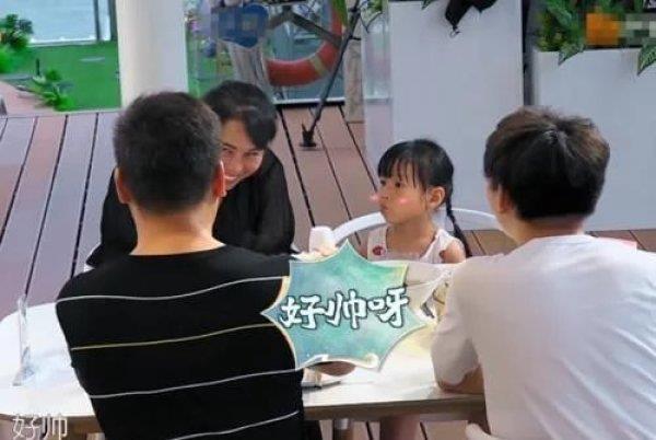  刘宇宁|刘宇宁长得怎么样？听到《中餐厅》客人对他的评价，真有眼光