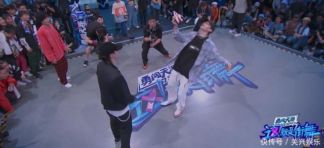  脱鞋|看完《这就是街舞》第二期，我才知道，王一博跳舞这么大神