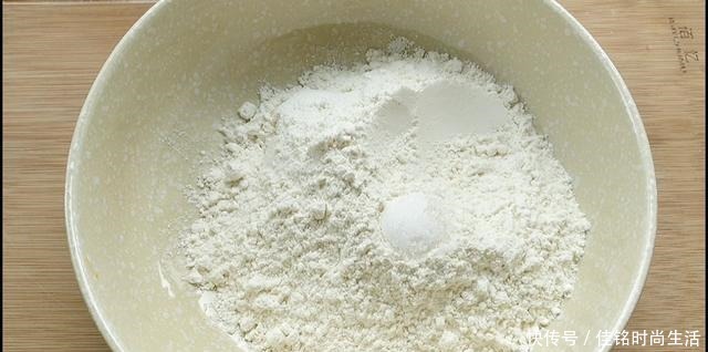 浓浓|戗面馒头的做法，一层一层撕着吃，浓浓面香味，越嚼越香