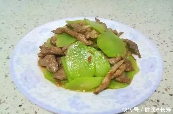  锅里|美食推荐麻辣排骨、茭白炒鸡米、莴笋炒肉片、蒜苗豆腐的做法