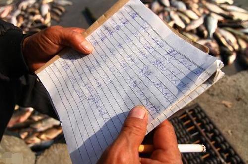 买卖|以前农村经常有“神秘赊刀人”出现，他们的刀不收钱只记账，这样不亏本吗？