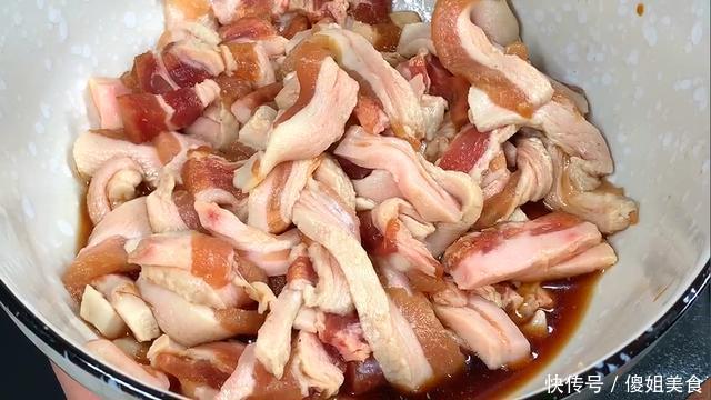 夏天|夏天来了,面条就得这样吃,简单一拌,比凉面还好吃,太香了