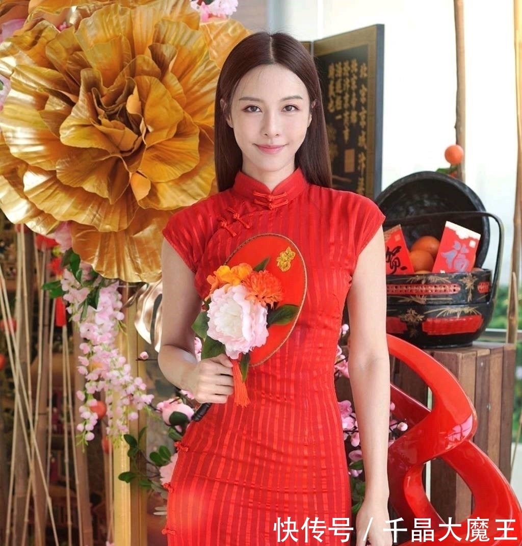 展现|紧身白裤,展现修长双腿
