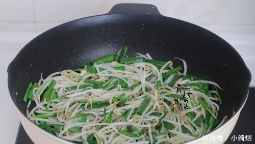 春天|原来韭菜和此菜才是天生一对,3分钟就出锅,比大鱼大肉都香