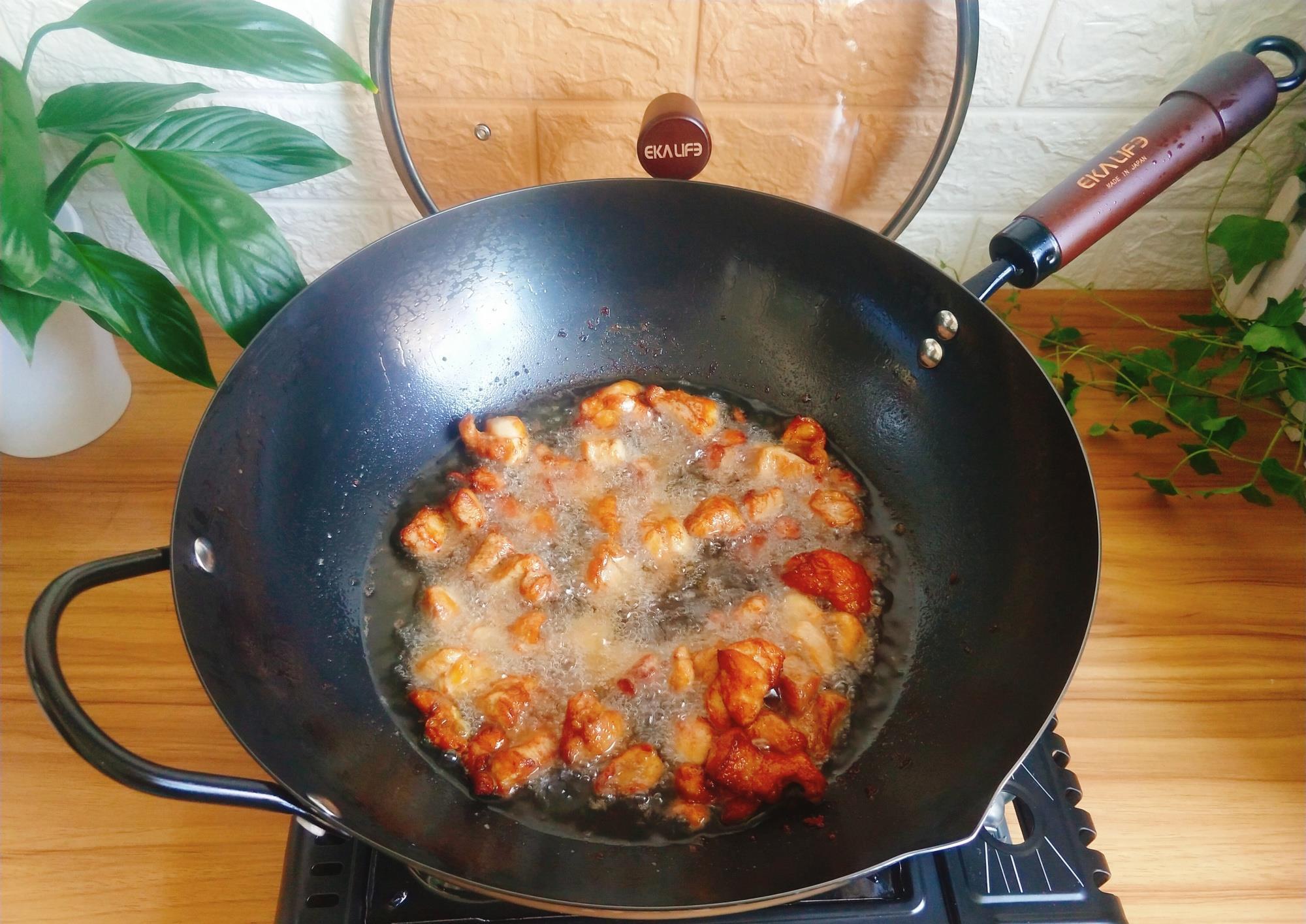  美味|鸡腿肉新吃法，外焦里嫩香辣过瘾，比烧烤还美味，配上啤酒真爽！