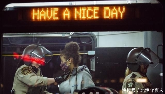 发表|尸检结果反转了!特朗普发表强硬讲话,威胁出动军队,现场传来疑似爆炸声