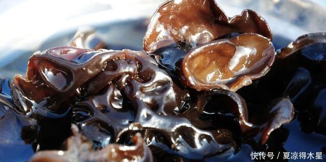 油锅|炒木耳,记得不能直接下油锅,大厨教我小窍门,木耳不炸锅更安全