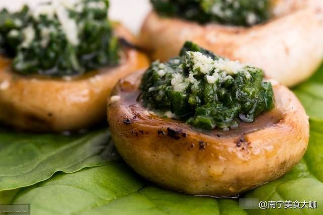 油腻|新鲜的菠菜需要新做法,不炒不白灼,口感清新不油腻