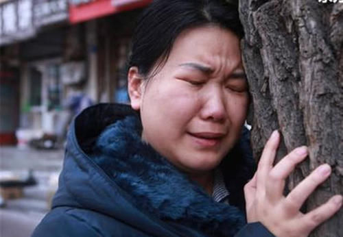  妈妈|妈妈下楼买碗粉，3岁女儿从11楼摔下却奇迹生还，网友：老天保佑