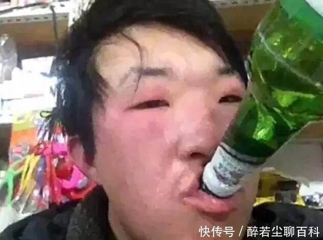 进水|妹子,你俩这样比美是认真的吗?掉进水里可就尴尬了