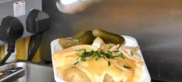  看馋|见识下瑞士大厨制作“奶酪”现场，当它融化那一刻，简直看馋了