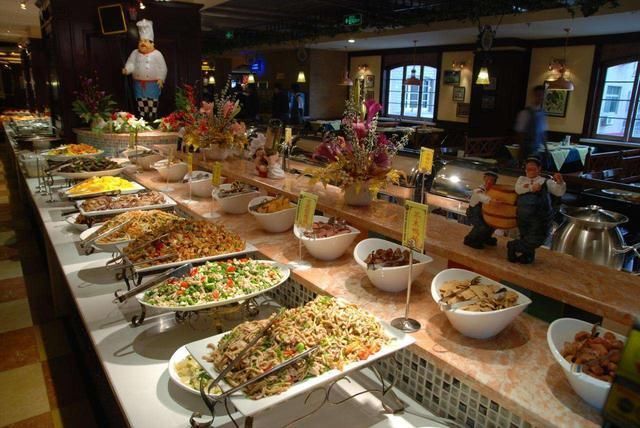 餐厅|奶奶带孙子吃自助餐，浪费食材蛮不讲理，餐厅的做法让人称赞