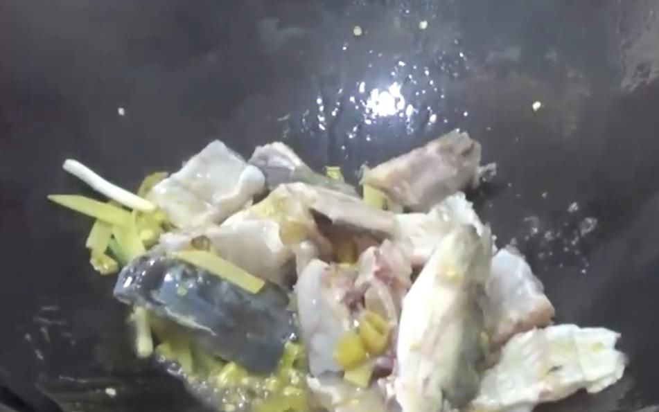 酸菜鱼|压轴菜酸菜鱼,咸香适口的鱼肉搭配酸菜,让人胃口大开,吃起来