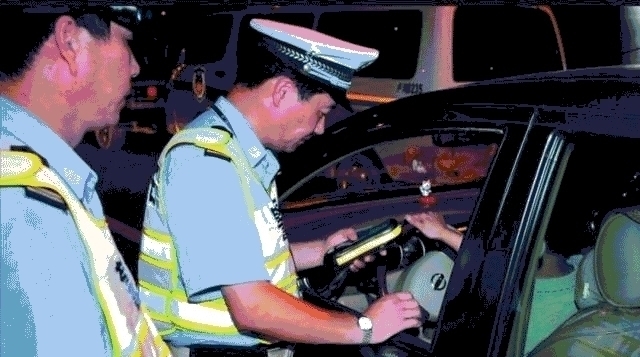  车子|车辆定速巡航120迈，夫妻俩竟然睡着了！突然，车子飞下高速……