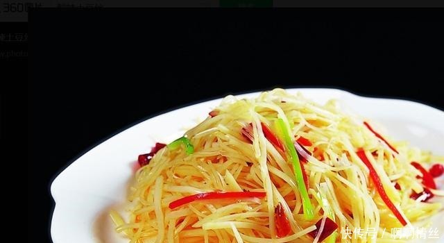 酸辣|酸辣土豆丝的正确做法,先焯水你就错了,教你土豆丝脆爽好吃技巧