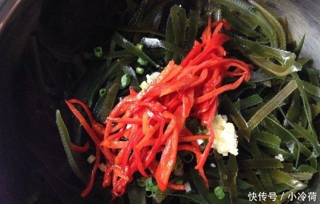 辣椒|凉拌海带脆爽入味操作要点,浇油1步最重要,香菜辣椒要放对位置