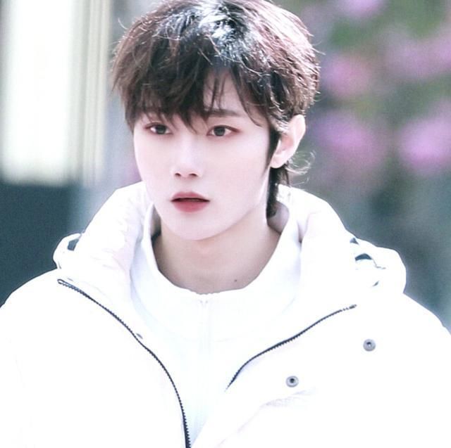  颜值|实力强劲的新兴男团R1SE，高颜值花美男让人眼前一亮