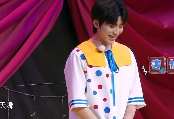 剧本|游戏失败要接受惩罚,谁注意吴谨言baby的反应有无剧本太明显