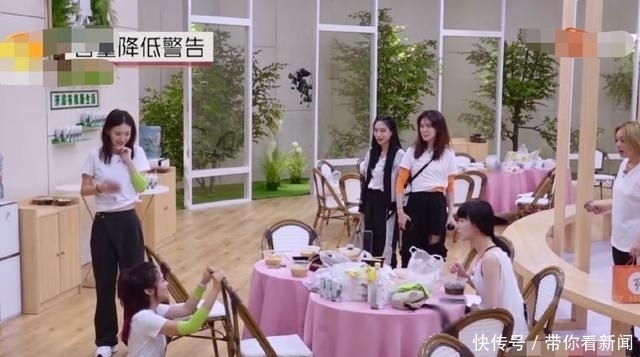  顿时|看到这几个情景，网友顿时心疼袁咏琳，她在浪姐中何时能转运？