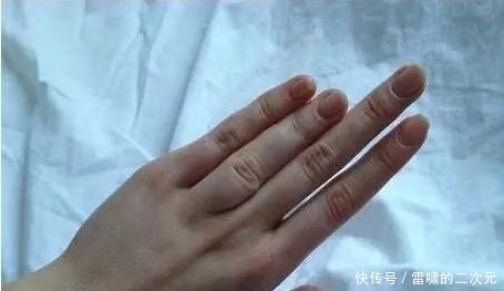 穿成|妹子,大晚上怎么穿成这样就出来了!太不安全了吧!