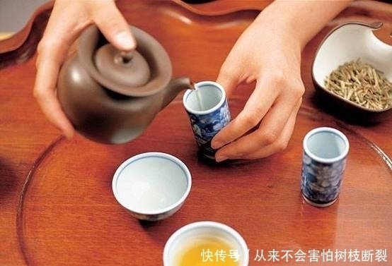 茶文化|远嫁中国4年的英国美女,回国后父母不敢信这还是我女儿吗