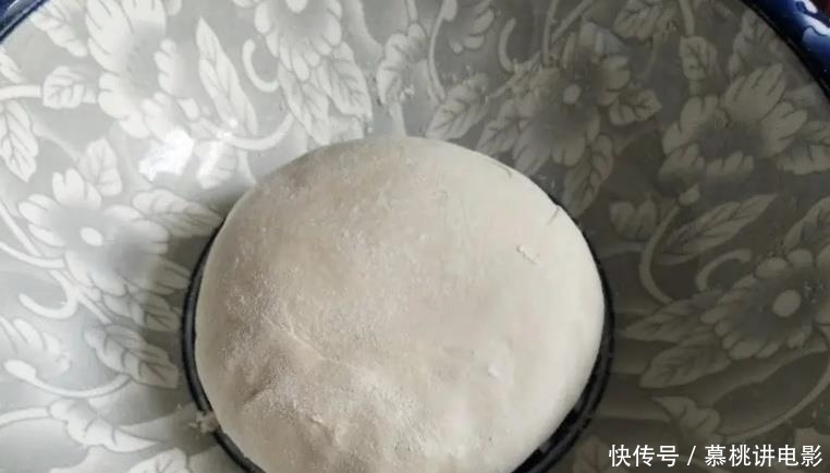  试试|花卷别再蒸着吃了，试试农村厨娘新做法，保准大人小孩都爱吃