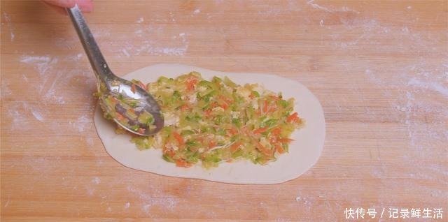 馒头|西葫芦别炒着吃了,试试这种新吃法,比包子馒头简单还好吃,解馋