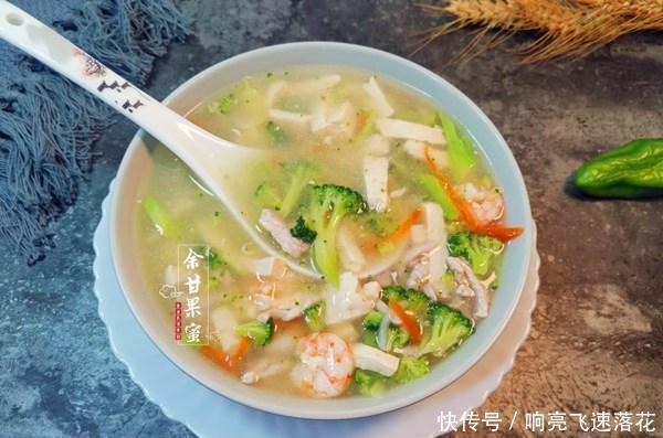 虾仁|女儿常点这道菜，简单烧一烧上桌，食材丰富多样，味道也鲜美