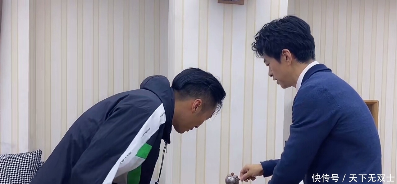  谢霆锋|谢霆锋过生日，李健送好礼，《中国好声音》节目组太暖心了