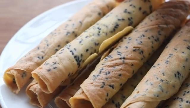 平底锅|用3个鸡蛋做的小零食,香甜酥脆,平底锅就搞定,比买的还香