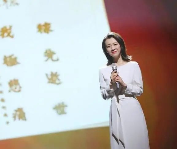 嫁入|26岁获得影后,北影校花,却遭大23岁导演抛弃,今嫁入豪门成赢家