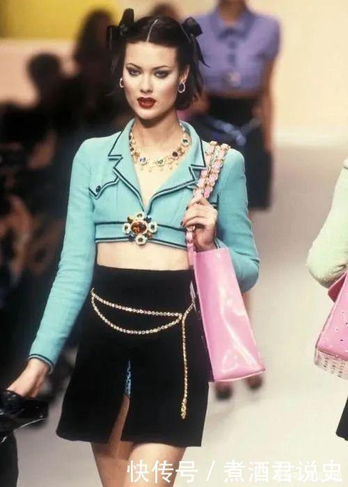  吊带衫|这5件夏日必备上衣，太好穿了！