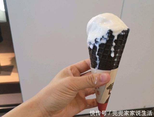 尴尬|这个冰淇淋吃得太尴尬了,虽然好吃,也想吐槽一下