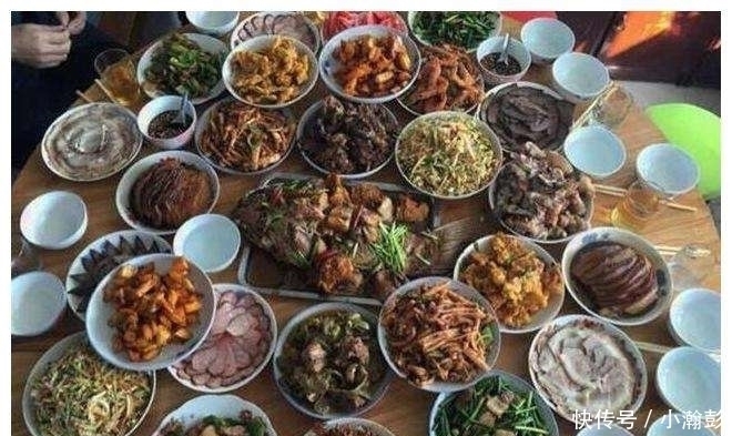 东北|东北的女儿嫁到南方,过年发朋友圈晒年夜饭,父母看完真心疼