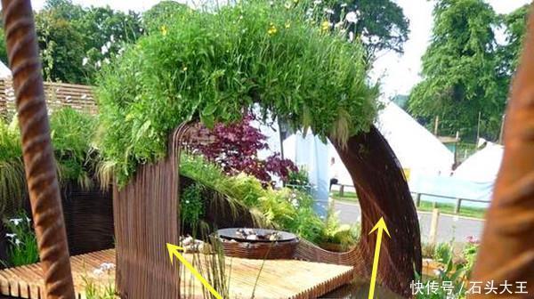 铺在水面|一堆废旧钢筋捆在一块,给院子池塘铺条小路,比打水泥铺红砖结实