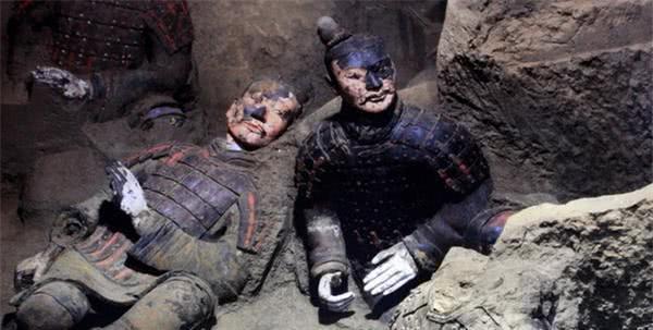 出土|兵马俑坑出土19把宝剑, 技术至今是谜, 西方考古家 绝不可能