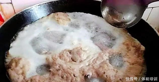 血水和杂质|炖肉时出现的浮沫,是精华还是脏东西多数人做错了,难怪不好吃